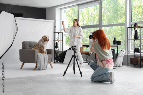 Female photographer with he...
