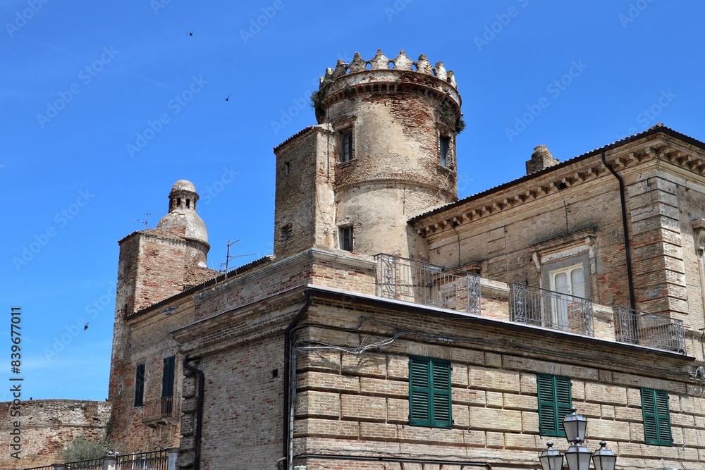 Vasto - Scorcio del Castello Caldoresco da Piazza Rossetti