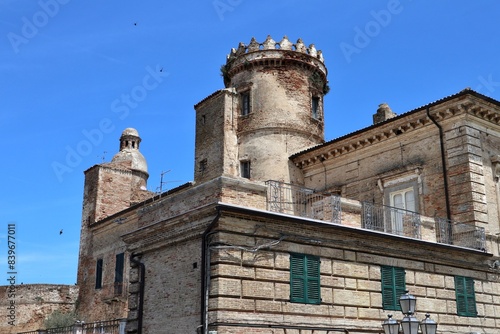 Obraz na płótnie Vasto - Scorcio del Castello Caldoresco da Piazza Rossetti w salonie