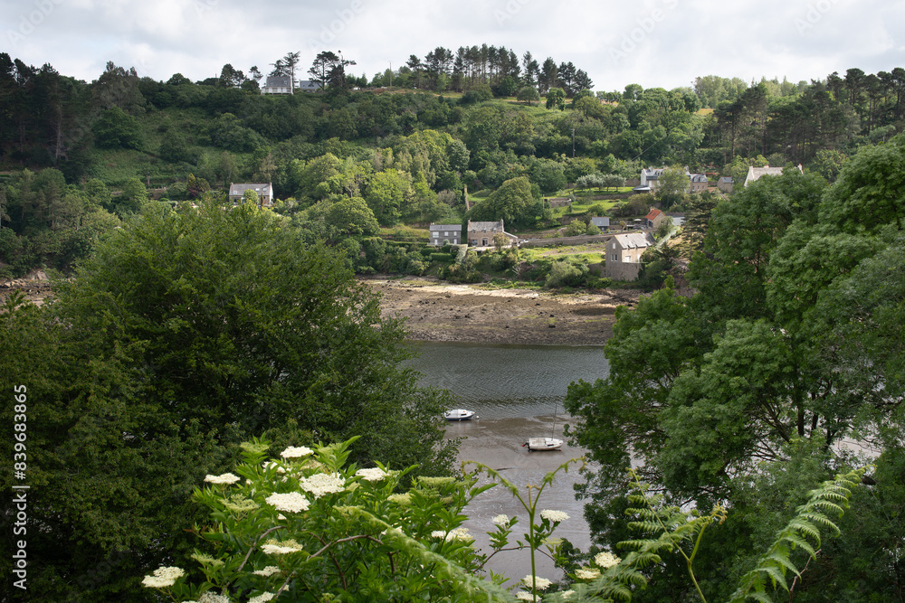 Fototapeta premium Belle vue sur la vallée du Léguer depuis les hauteurs de 