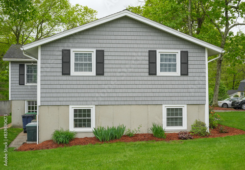 Quadro su tela side of view of residential house exterior