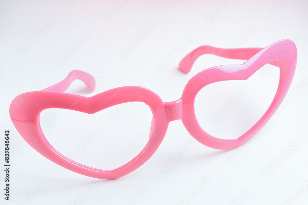 Fototapeta premium pink heart shape of glasses on white background
