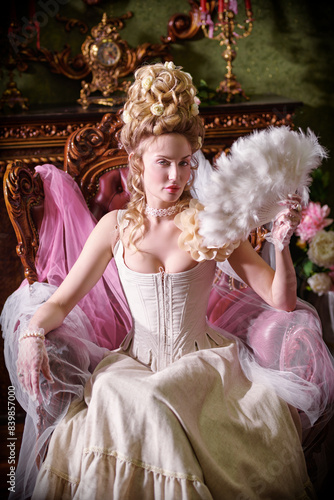 Cuadro en lienzo lady with a fan