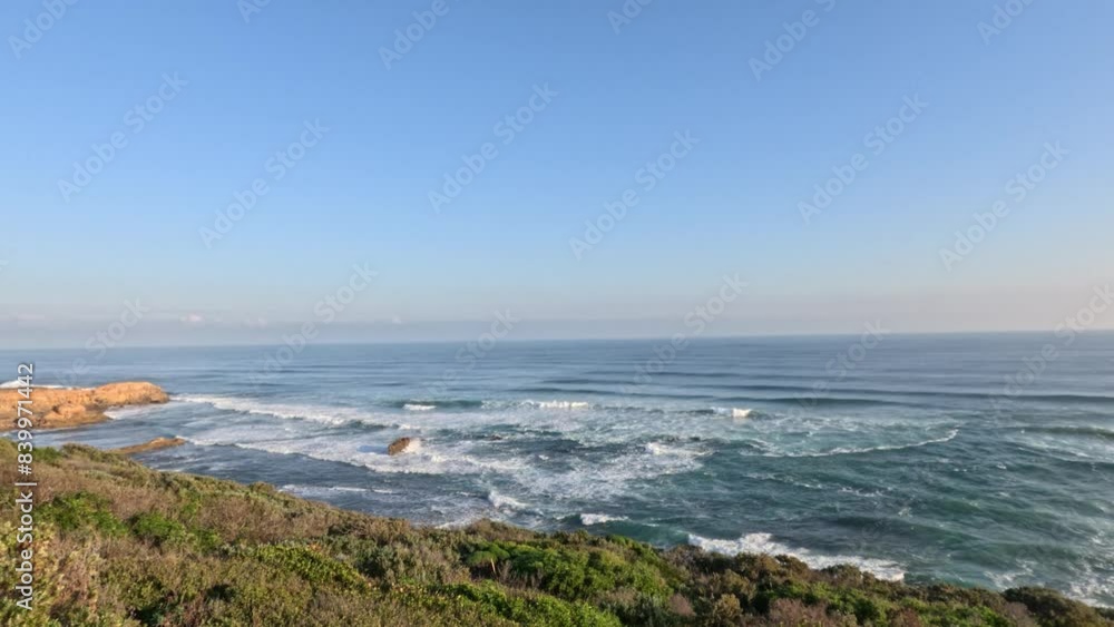 Ocean Waves Crashing on Rocks Ocean Waves Crashing on Rocks