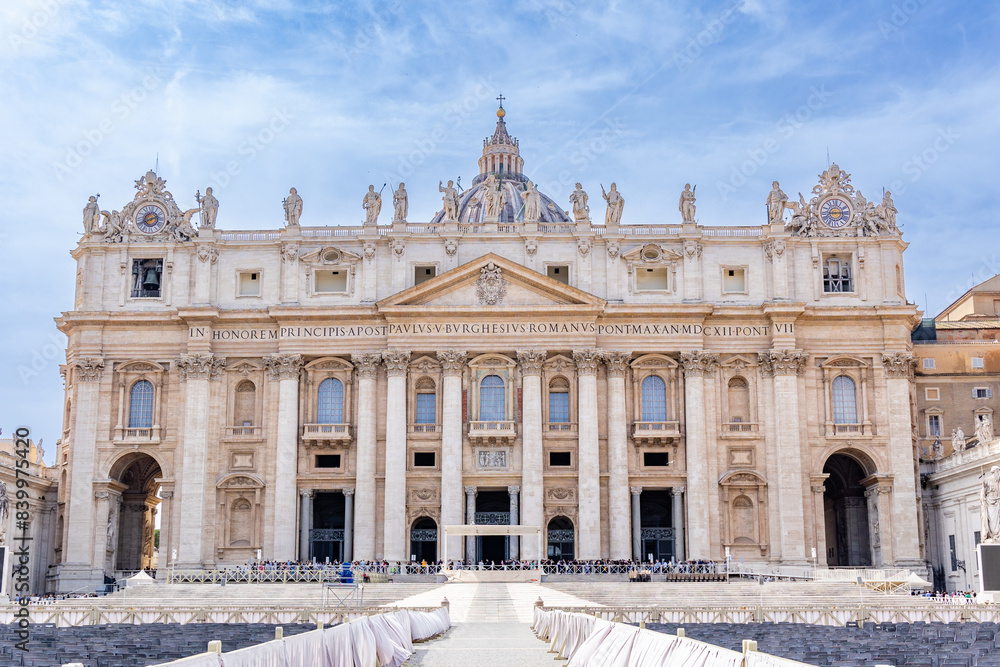 Rome, Italy - April 11, 2024: Rome, Italy - April 11, 2024: St. Peter's Square in Vatican City, full of tourists in Rome, Italy Rome, Italy - April 11, 2024: Rome, Italy - April 11, 2024: St. Peter's Square in Vatican City, full of tourists in Rome, Italy