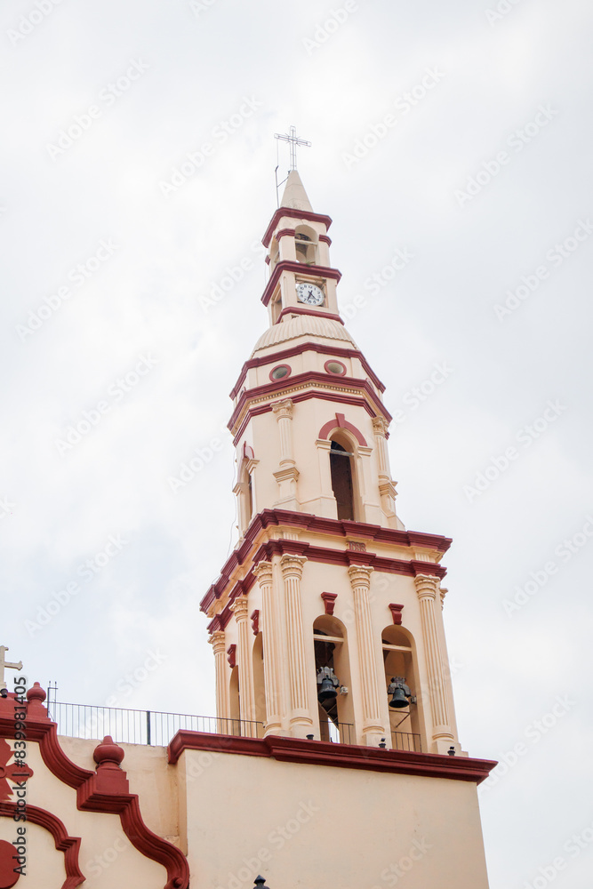 Obraz premium Parroquia de Santiago Apóstol, pueblo magico, santiago, monterrey nuevo leon 