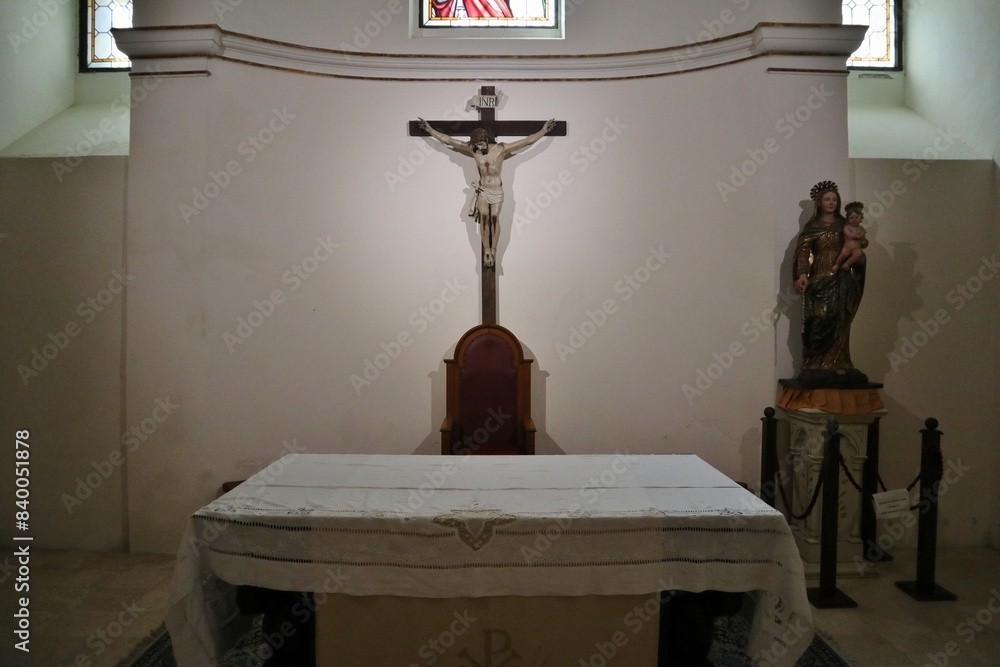 Vasto - Altare nella cripta della Chiesa di Santa Maria Maggiore