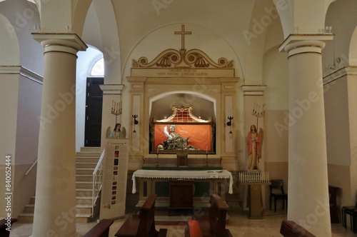 Obraz na płótnie Vasto - Corpo di San Cesario nella cripta della Chiesa di Santa Maria Maggiore w salonie