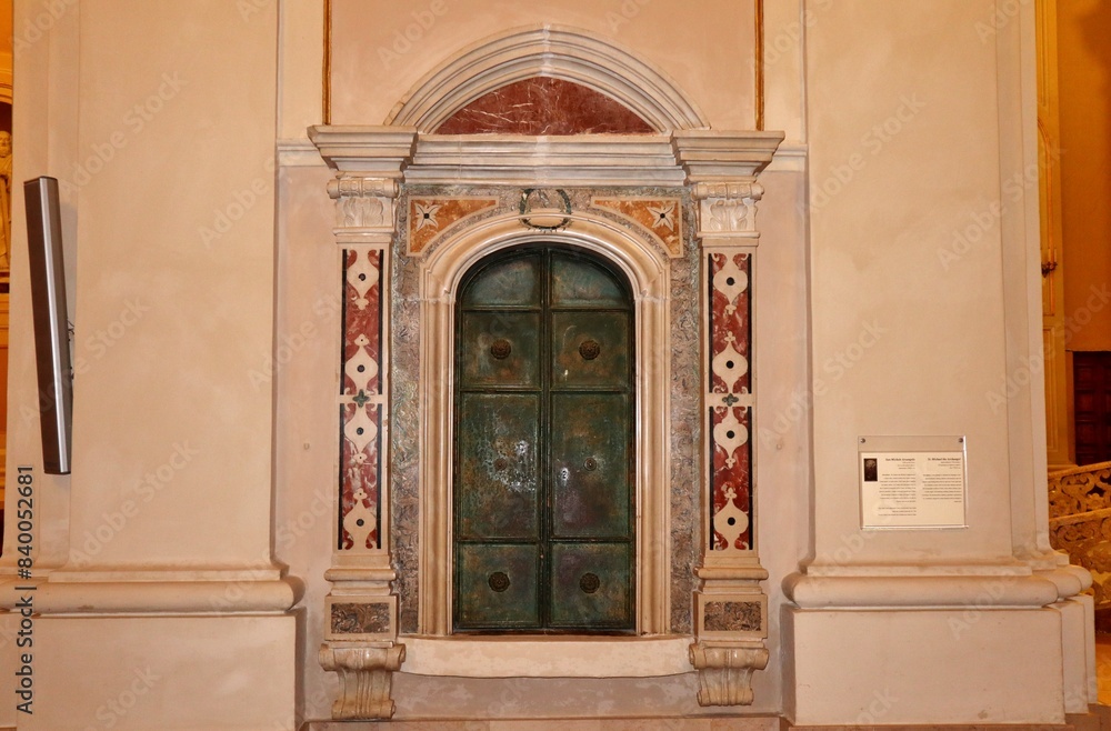 Vasto - Custodia a muro del reliquiario della Sacra Spina nella Chiesa di Santa Maria Maggiore