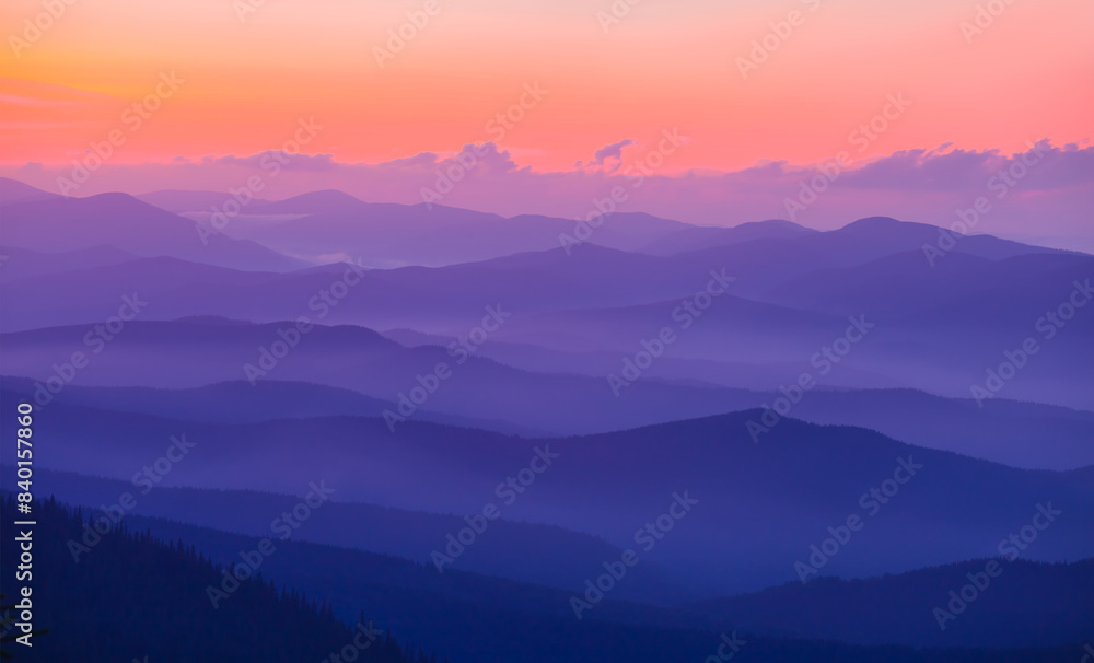 Obraz premium mountain ridge silhouette in mist at the twilight