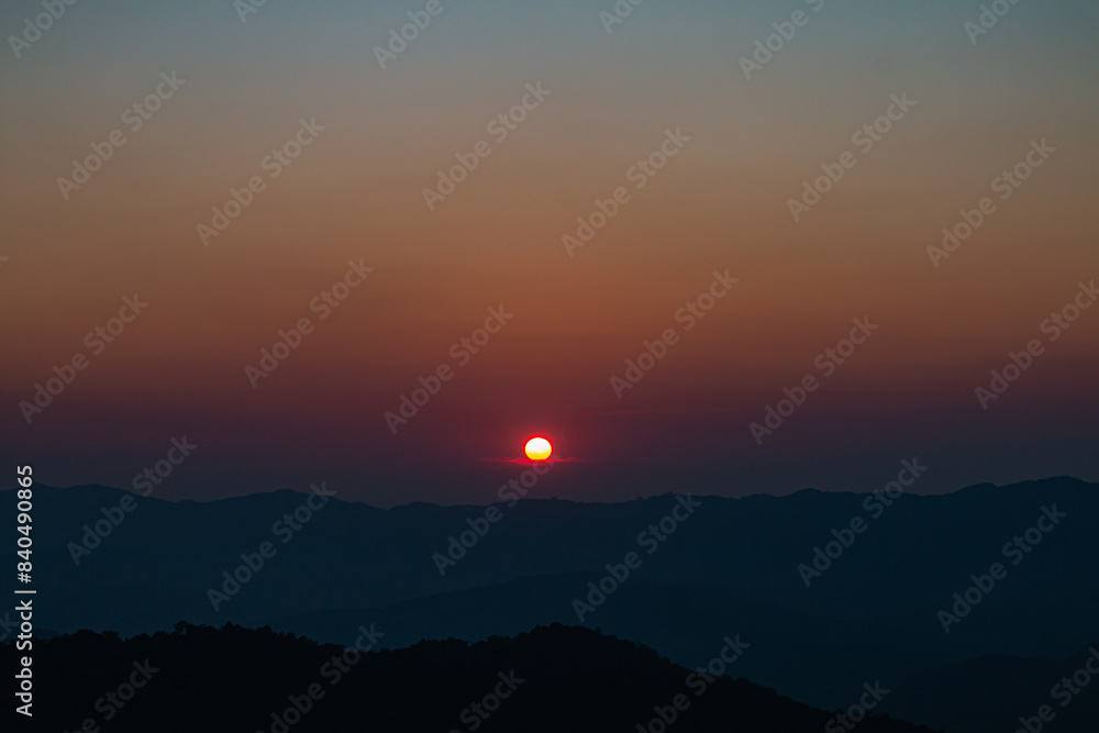 The time when the sun is about to set is very beautiful. The time when the sun is about to set is very beautiful.