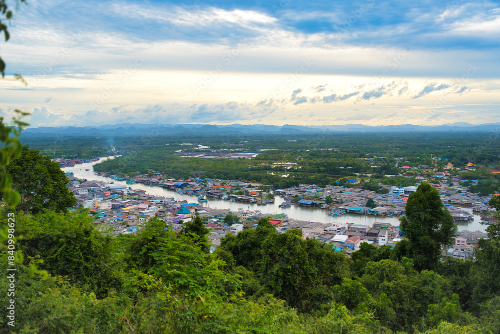 カオマトゥリーから眺めるチュムポーンの漁村 タイ จุดชมวิวเขามัทรี Chumphon, Thailand カオマトゥリーから眺めるチュムポーンの漁村 タイ จุดชมวิวเขามัทรี Chumphon, Thailand