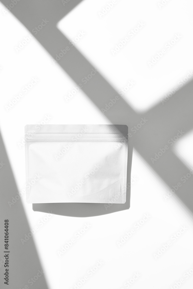 パウチ　白背景