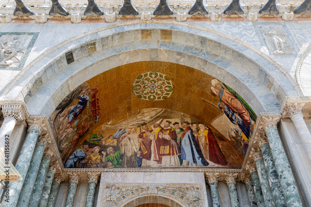 Obraz premium Details from exterior of San Marco basilica in Venice