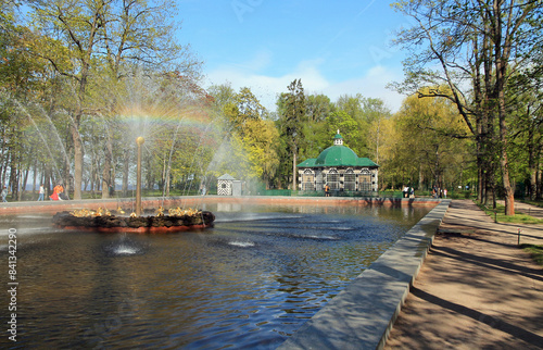 Россия, Санкт - Петербург, Петергоф. Нижний парк и фонтаны в музее - заповеднике 