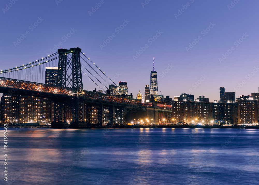 Fototapeta premium Lower Manhattan and Williamsburg Bridge at Blue Hour