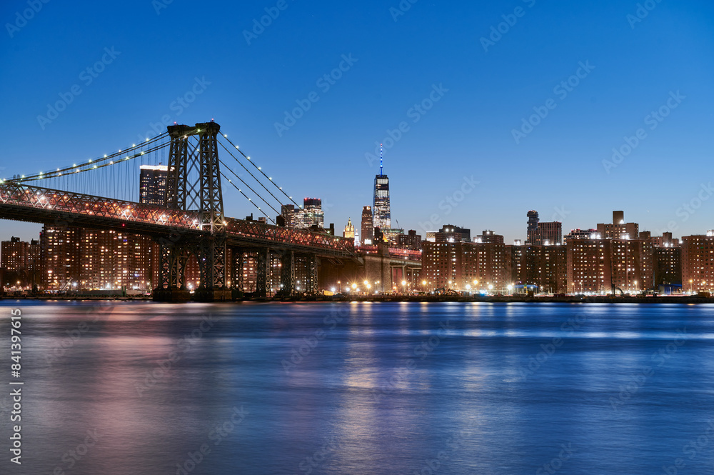 Fototapeta premium Lower Manhattan and Williamsburg Bridge at Blue Hour