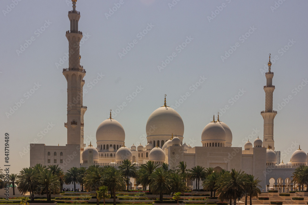 Obraz premium A view of Sheikh Zayed Grand Mosque. Sheikh Zayed Grand Mosque in Abu Dhabi, United Arab Emirates. 