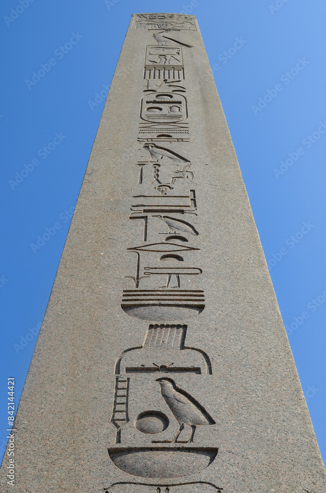Obraz premium egyptian obelisk at the sultanahmet square, istanbul