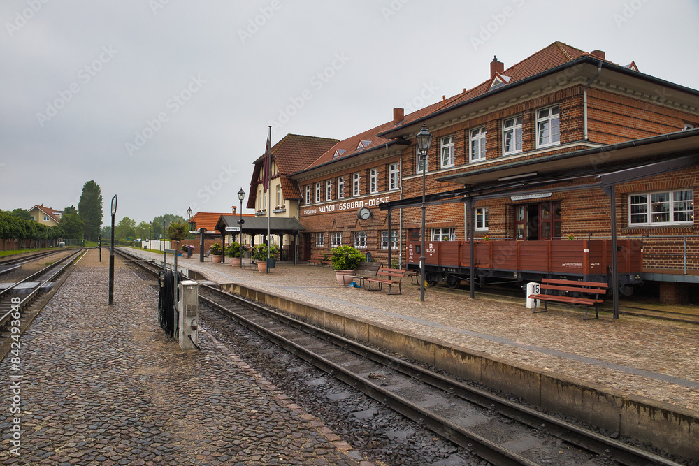 Bahnsteig, Gleis, Kleinbahn Molli, Bahnhof West, Ostseebad Kühlungsborn, Mecklenburg Vorpommern, Deutschland Bahnsteig, Gleis, Kleinbahn Molli, Bahnhof West, Ostseebad Kühlungsborn, Mecklenburg Vorpommern, Deutschland