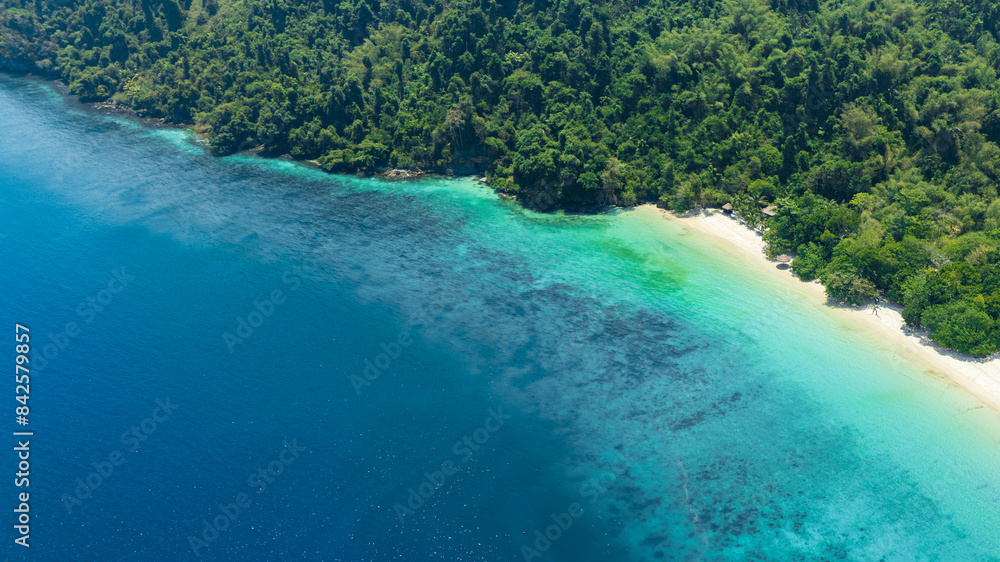 Obraz premium Aerial view of islands, Andaman Sea, natural blue waters and forests, tropical sea of Thailand. Beautiful scenery of the island with beautiful nature