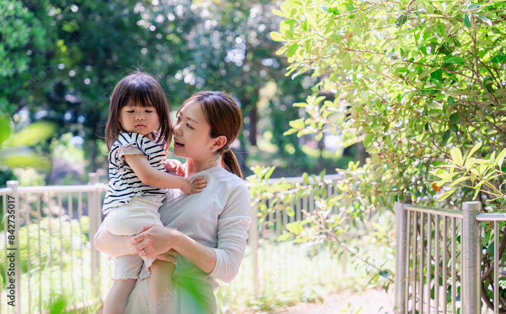 Fototapeta premium お母さんと2歳の女の子