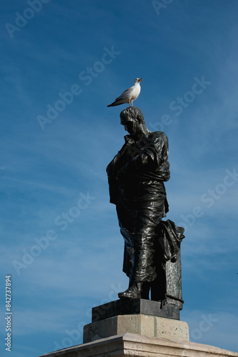 Obraz na plátně Meditative Ovid statue with seagull on his head in the Ovid Square, Old Town of