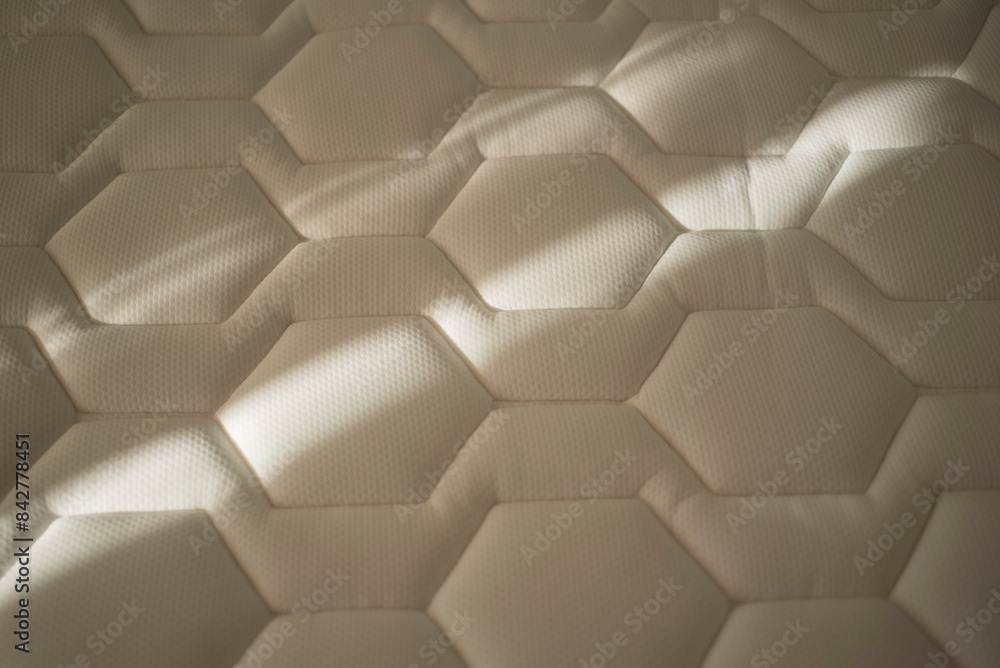 Hexágonos en relieve en colchon con luz del sol Hexágonos en relieve en colchon con luz del sol