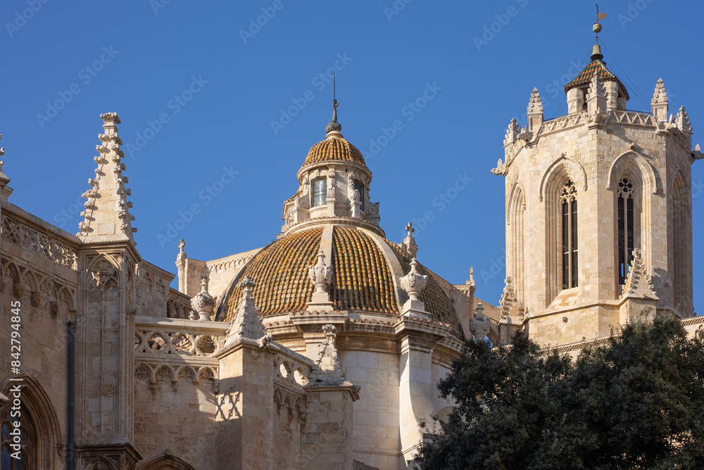 Fototapeta premium cathedral tower and ancient architecture of coastal town Tarragona, Spain