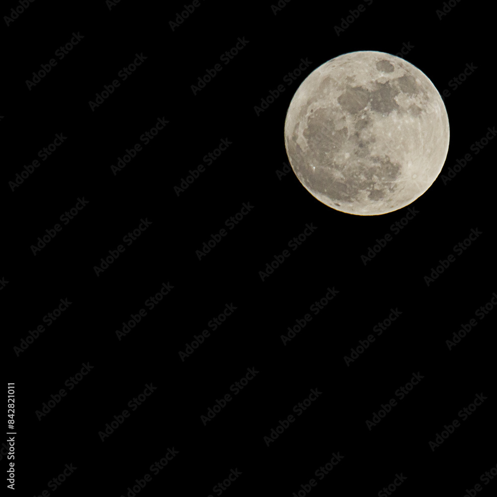 Obraz premium Full moon in black sky at night