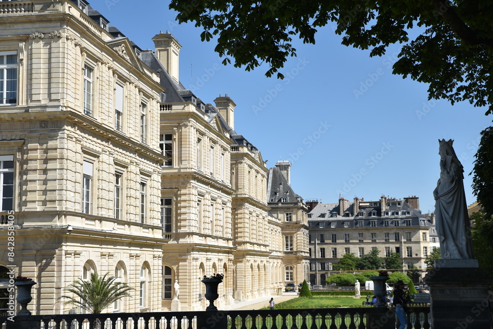 Obraz premium En été au jardin du Luxembourg à Paris. France