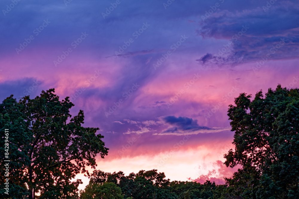 Obraz premium Sun setting after a storm