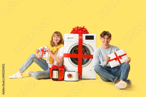Young couple with gift appl...