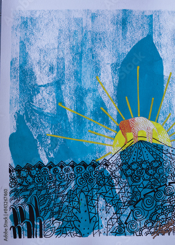 Sol naciendo sobre fondo azul, conceptual y minimalista con texturas 