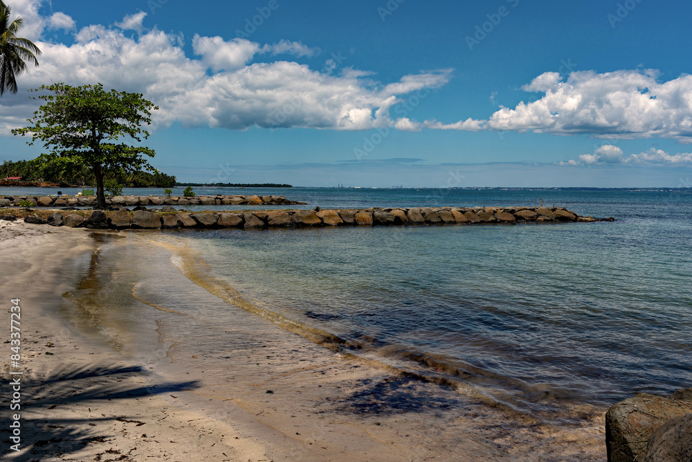 Strand der Karibik bei Capesterre-Belle-Eau auf Guadeloupe