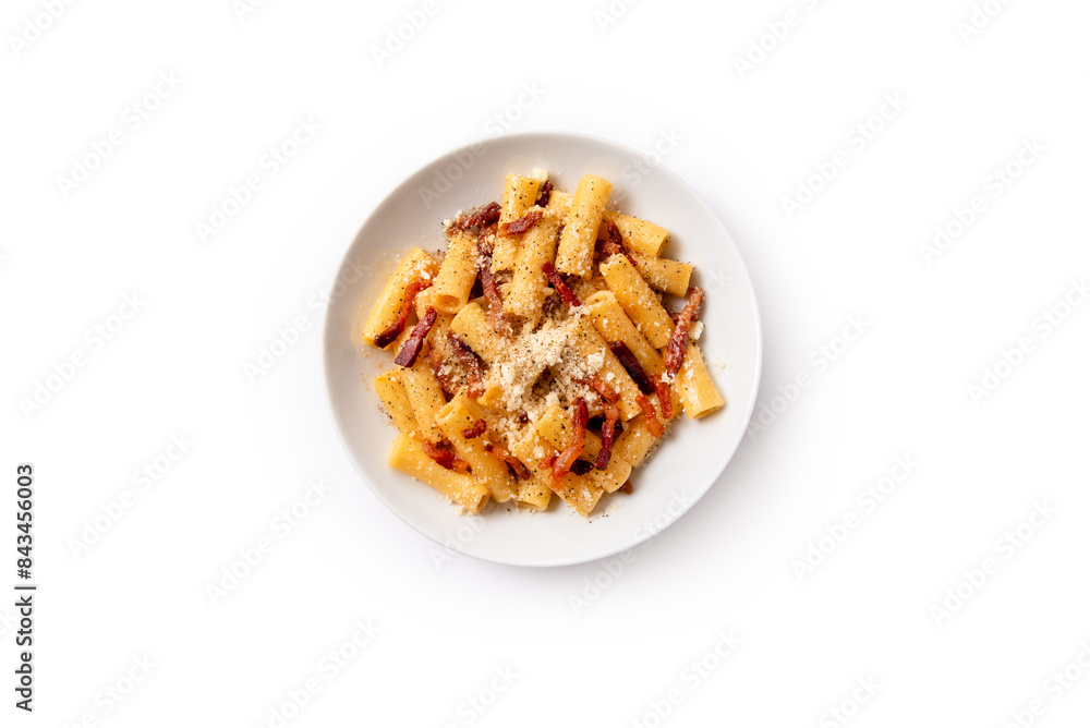 Piatto di rigatoni alla gricia, tipica ricetta di pasta romana con pecorino, guanciale e pepe nero, cibo italiano Piatto di rigatoni alla gricia, tipica ricetta di pasta romana con pecorino, guanciale e pepe nero, cibo italiano