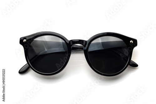 Eleganccy czarni okulary przeciwsłoneczni odizolowywający na białym tle, odgórny widok