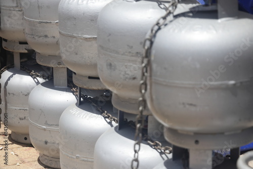 delivery of gas cylinders, gas crisis, rising gas prices
