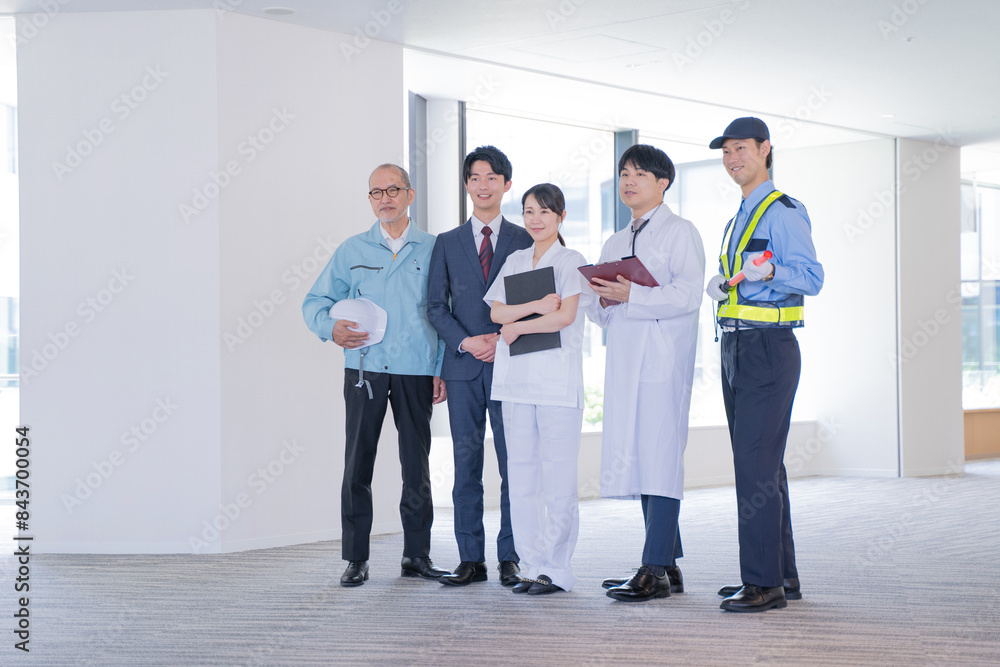 Fototapeta premium 様々な職種で働く人々