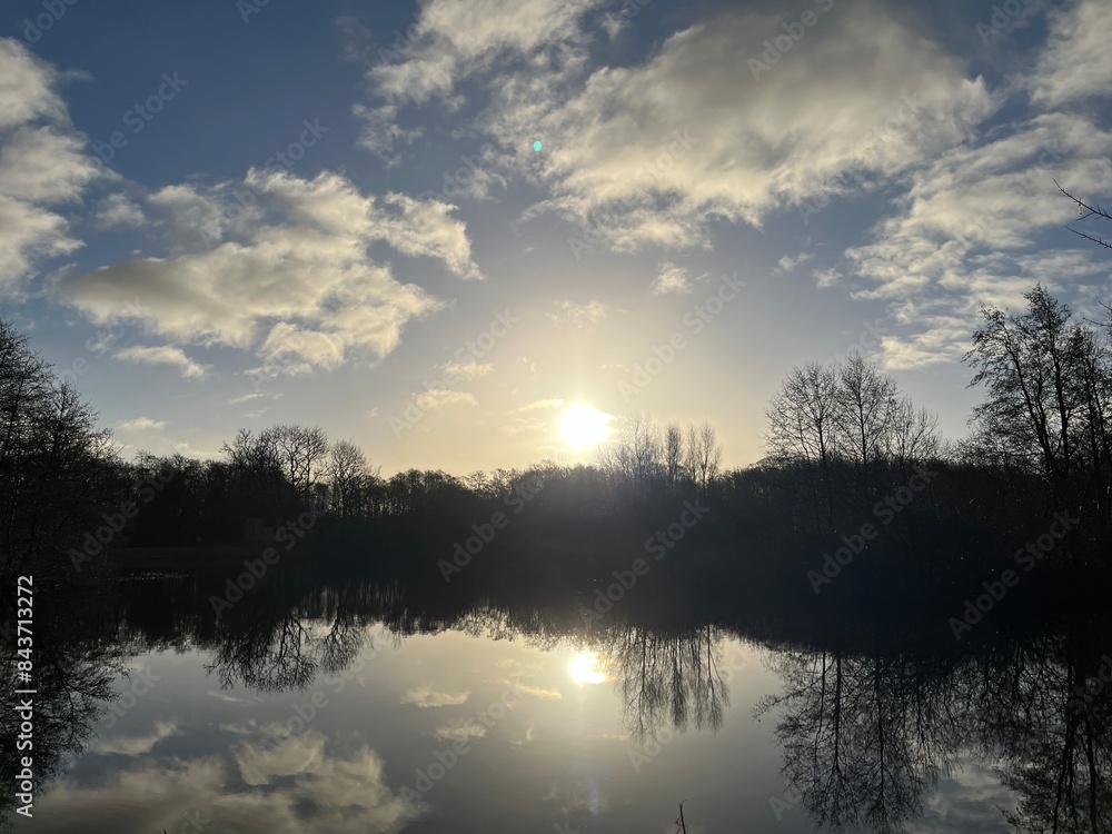 Obraz premium sunset over the lake