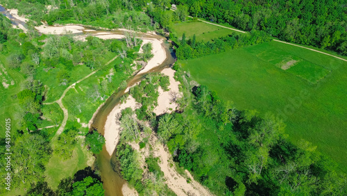 Foto Lick Fork Gasconade River running water moving to a lower level in a channel on