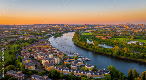 Canvas Print Aerial view of Chiswick, a leafy, affluent district of London with a village fee
