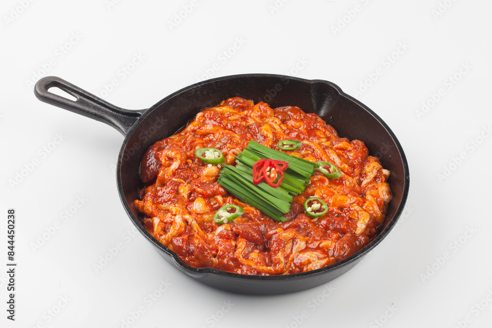 A food made by mixing raw duck meat into easy-to-eat pieces with various vegetables and seasoning it spicy.
A food made by mixing raw duck meat into easy-to-eat pieces with various vegetables and seasoning it spicy.