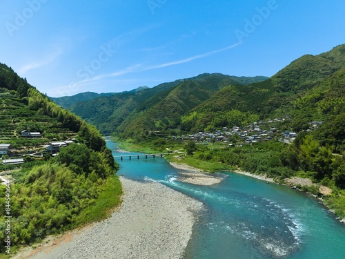 仁淀ブルーが美しい、浅尾の沈下橋。高知県越知町