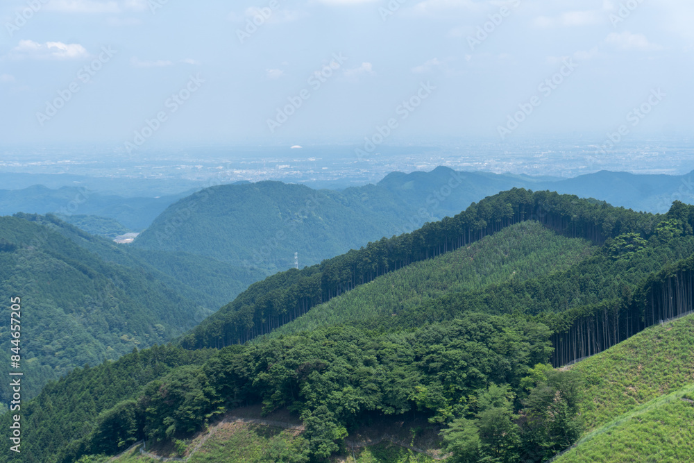 Fototapeta premium View of the trail from Mt. Bonno-ori via Mt. Kuroyama, Mt. Iwatakeishi, and Mt. Sodake
