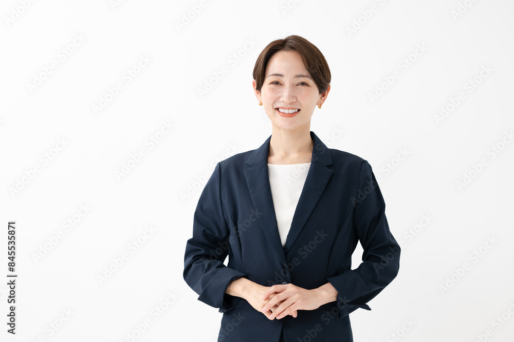 スーツ姿の女性