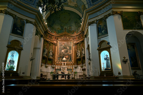 Intérieur de l'église royale Saint-Jacques et Saint-Jean-Baptiste de Madrid