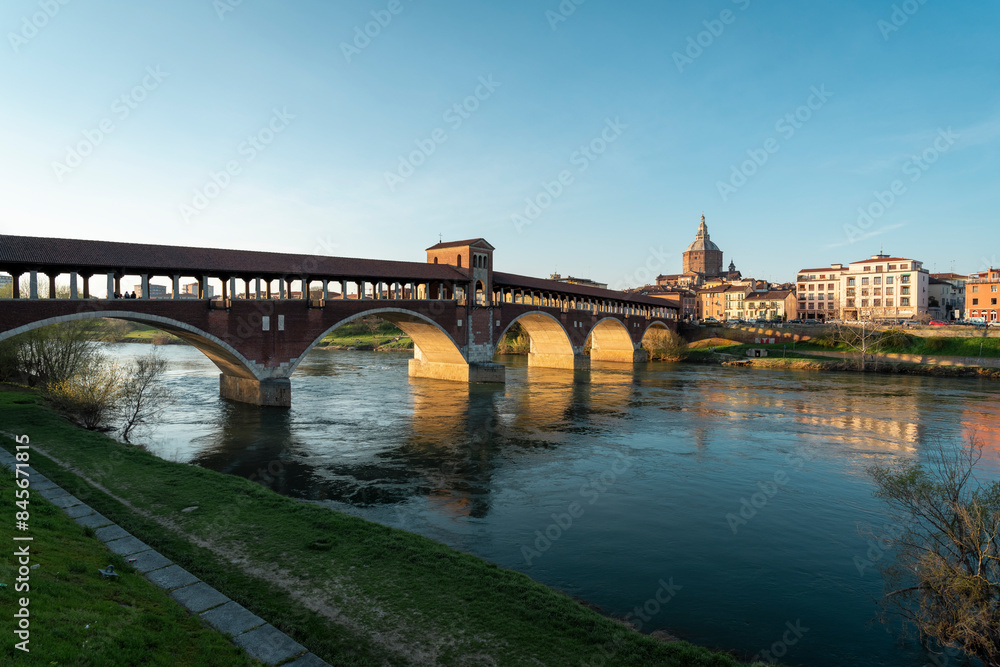 Naklejka premium Landscape of Ponte Coperto (covered bridge) and Duomo di Pavia (Pavia Cathedral) in Pavia at sunny day, Lombardy, italy.