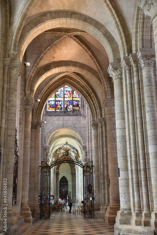 Fototapeta premium Nef de la cathédrale de Sens en Bourgogne. France