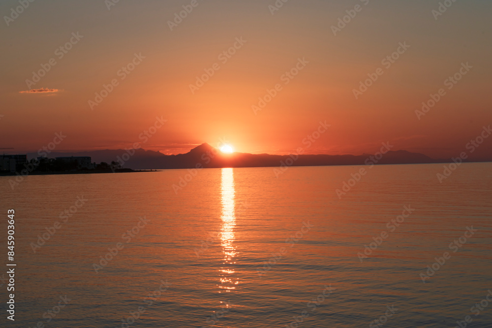 Naklejka premium photographs of beautiful sunrises at the sea